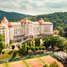 Podívejte se, jakým výhledem se můžou kochat hosté pohádkového paláce v Karlových Varech